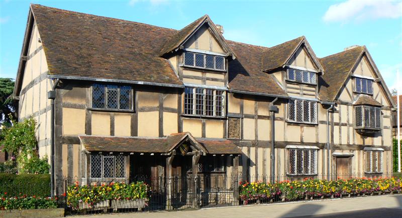 Kwiecien Kacik Literacki  William_Shakespeares_birthplace,_Stratford-upon-Avon_26l2007