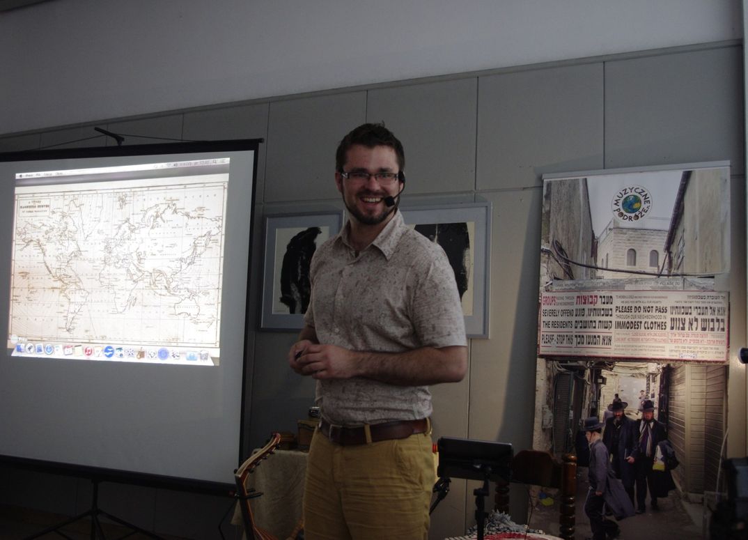 DNI Kultury zydowskiej Michał Kaczor prezentuje instrumenty biblijne