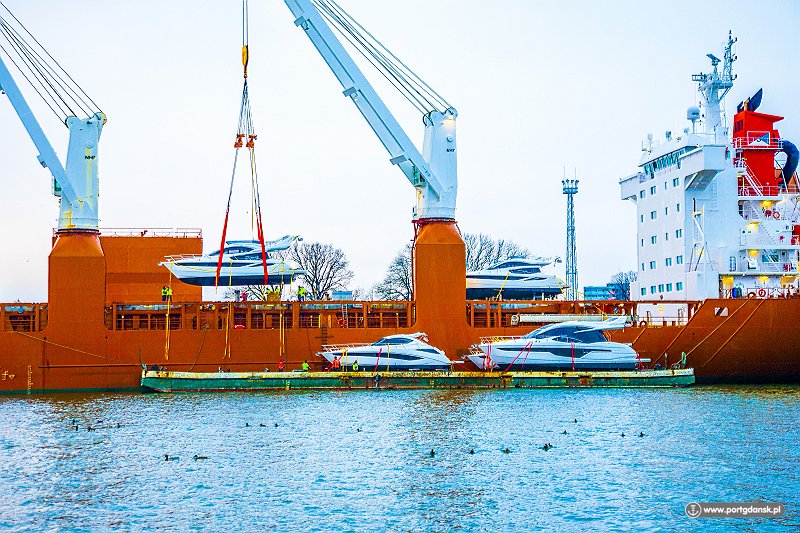 port Załadunek jachtów na statek na nowej linii do Stanów- Zjednoczonych. fot. portgdansk