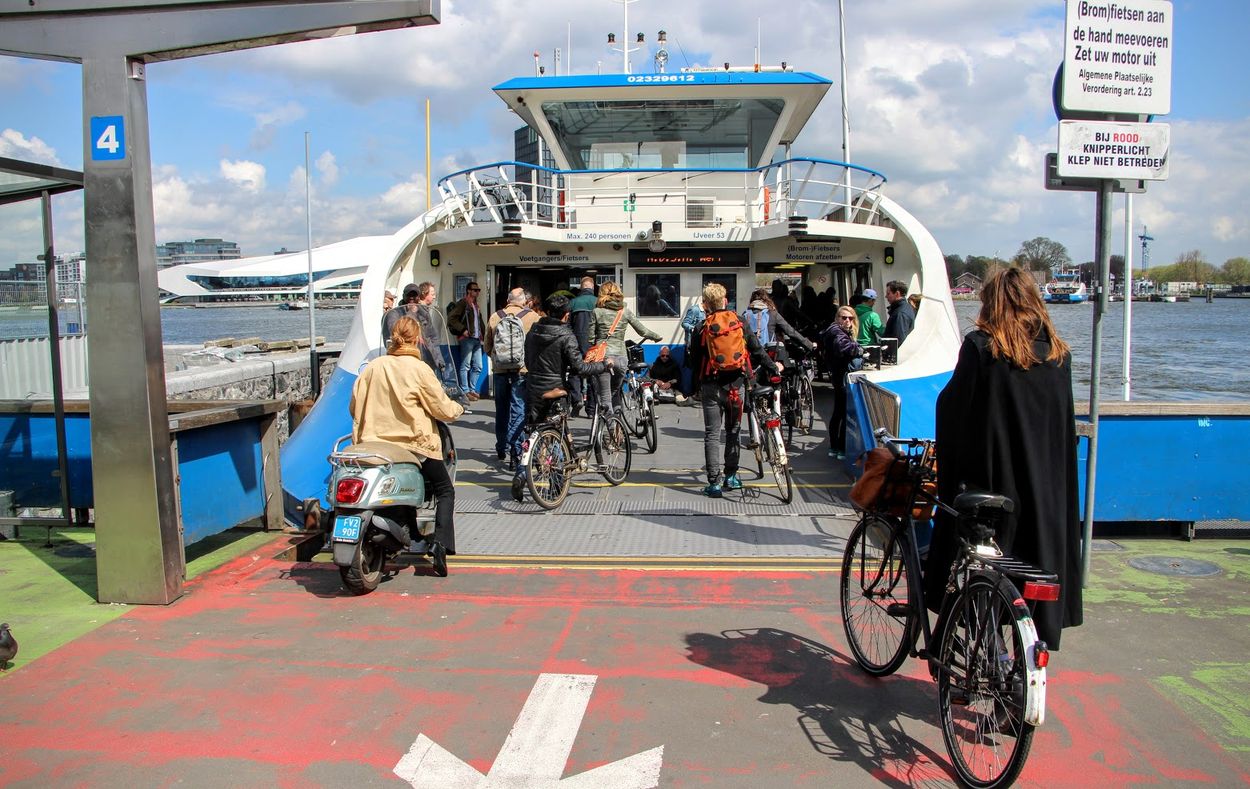 Gloskiewicz 4. Przyczółek promu rowerowego w- Amsterdamie fot. GVB