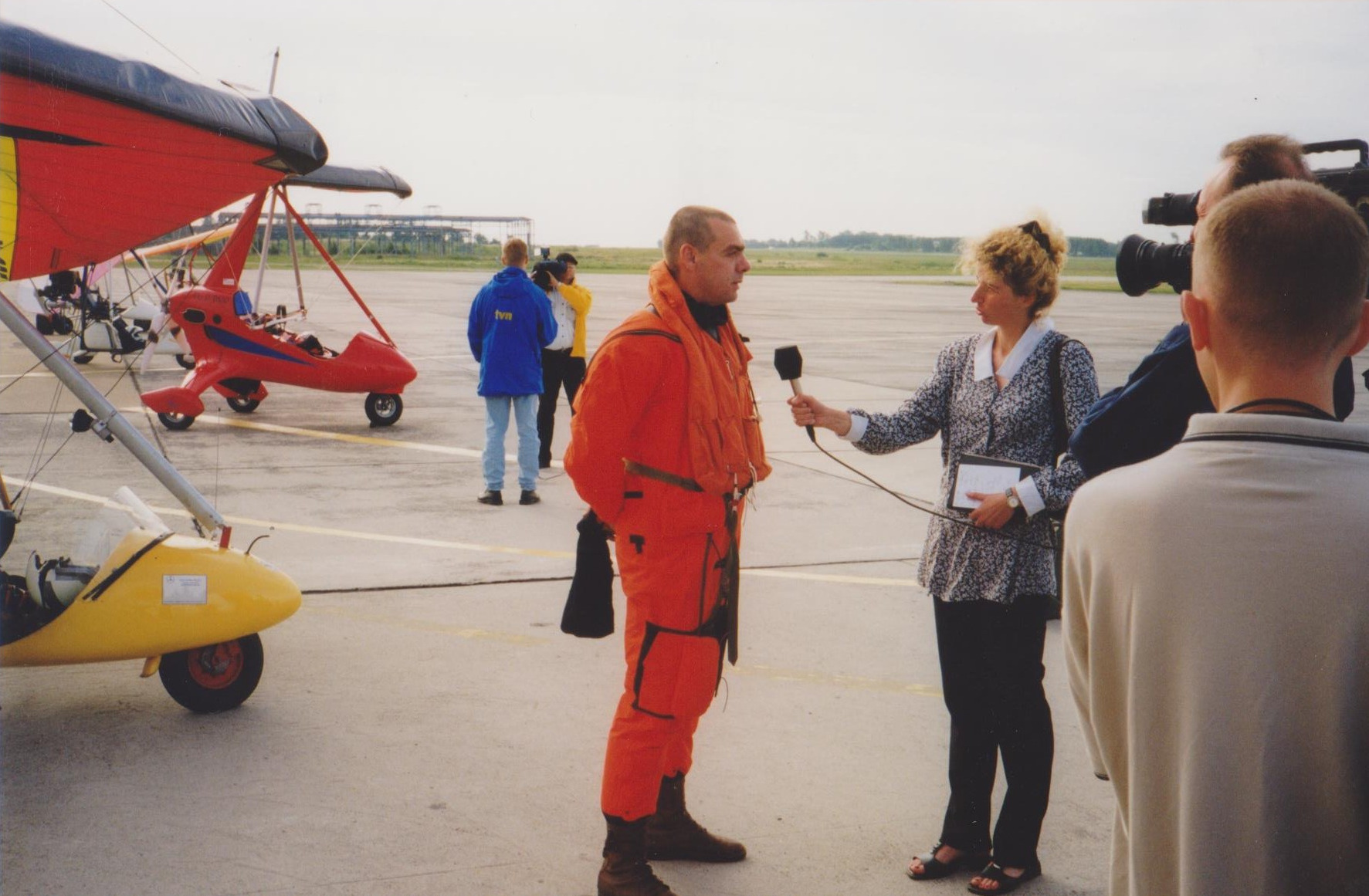 1 - Andrzej Tyliński udziela wywiadu przed startem na North Cape
