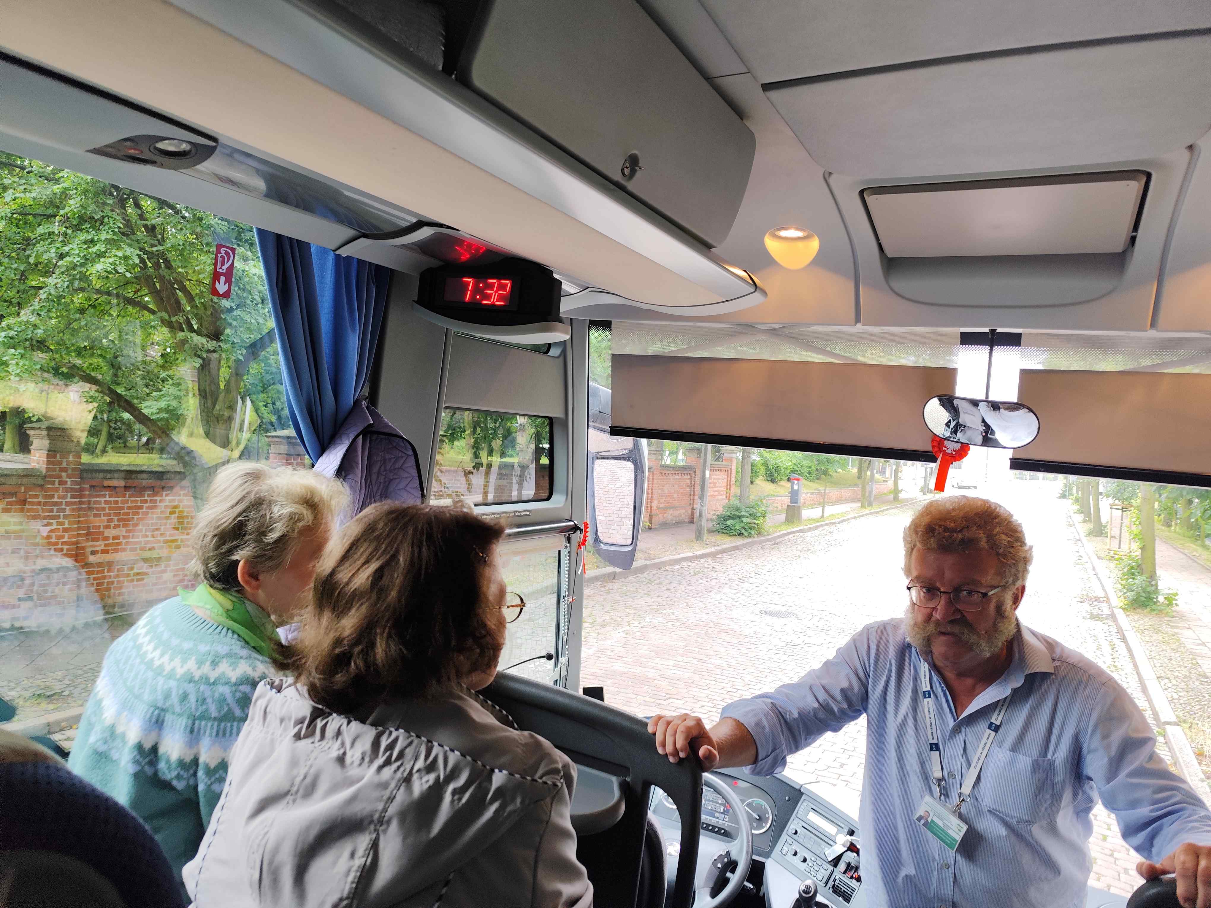 Wycieczka SNG Kanał Elblaski - w autokarze i na statku Fot. Janusz Wikowski IMG_20250712_073245