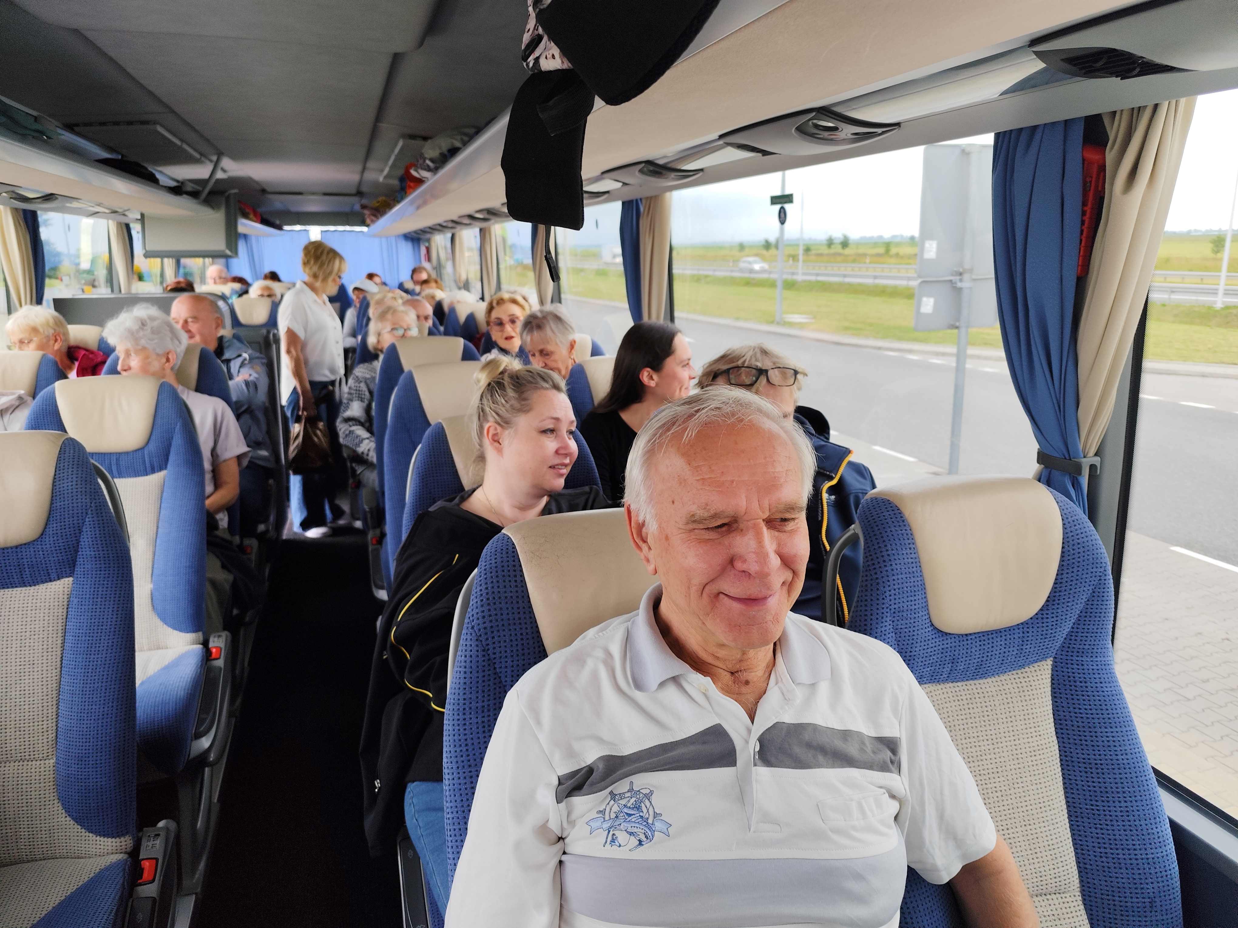 Wycieczka SNG Kanał Elblaski - w autokarze i na statku Fot. Janusz Wikowski IMG_20250712_080553