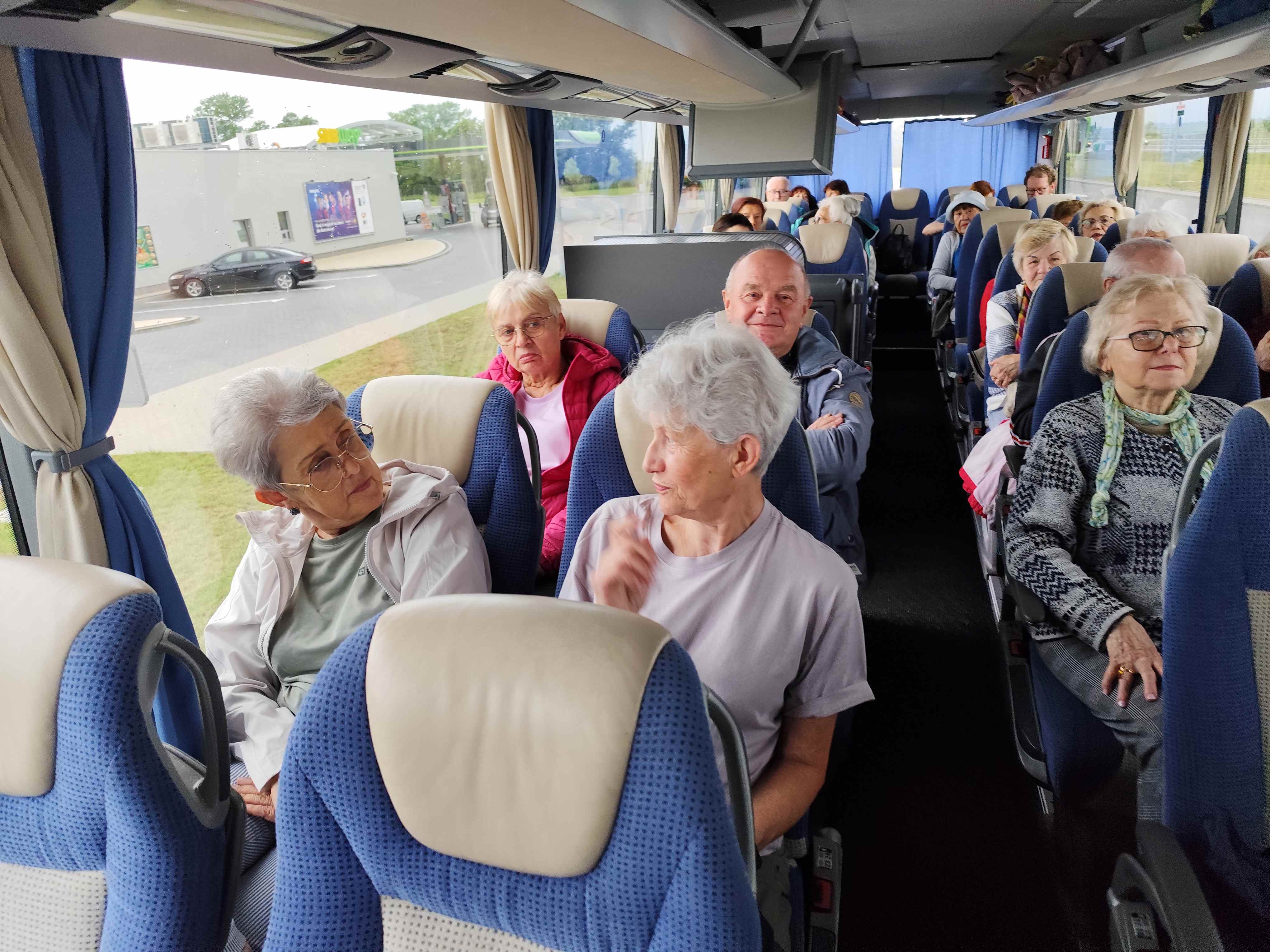 Wycieczka SNG Kanał Elblaski - w autokarze i na statku Fot. Janusz Wikowski IMG_20250712_080601