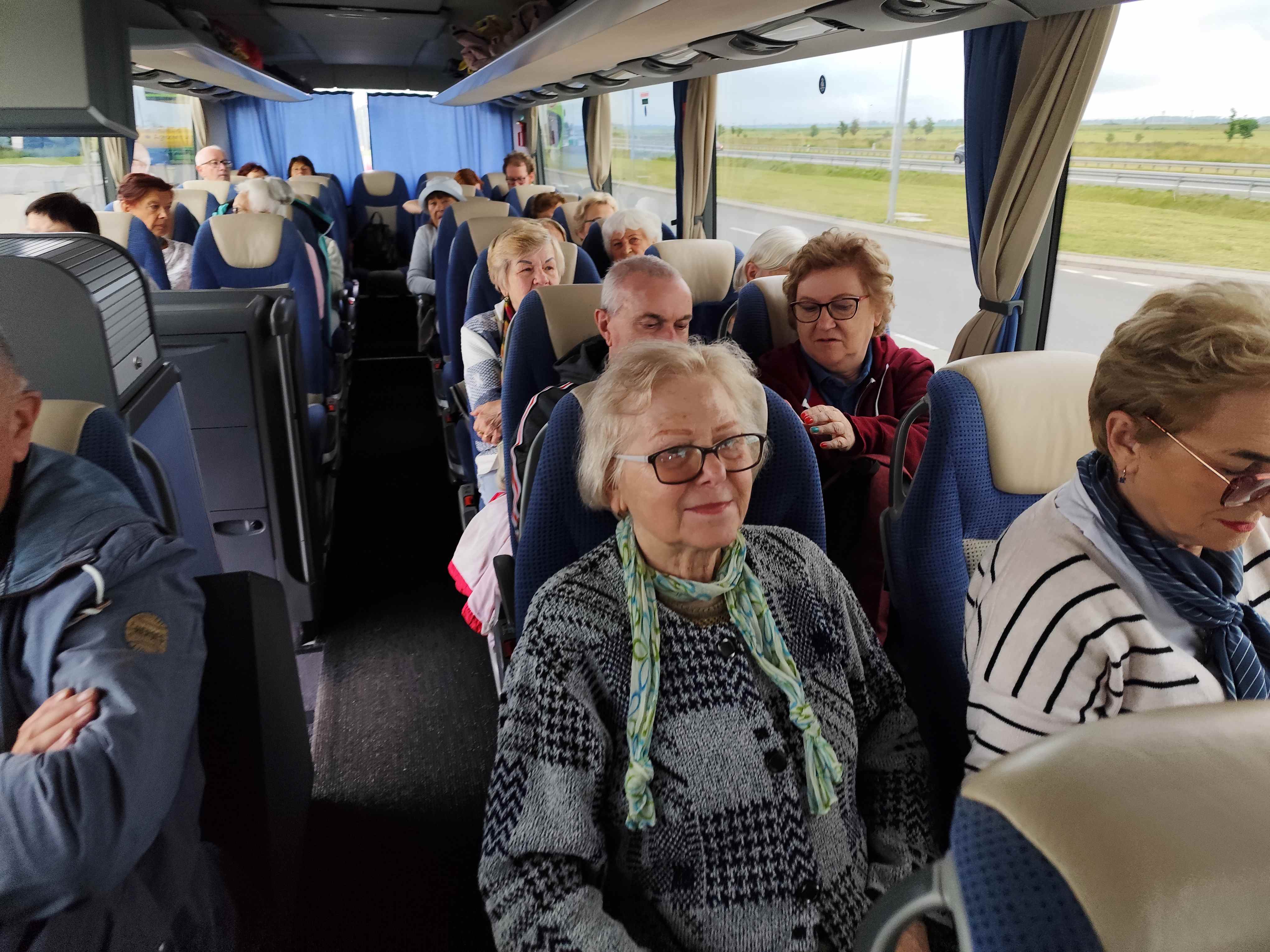 Wycieczka SNG Kanał Elblaski - w autokarze i na statku Fot. Janusz Wikowski IMG_20250712_080604