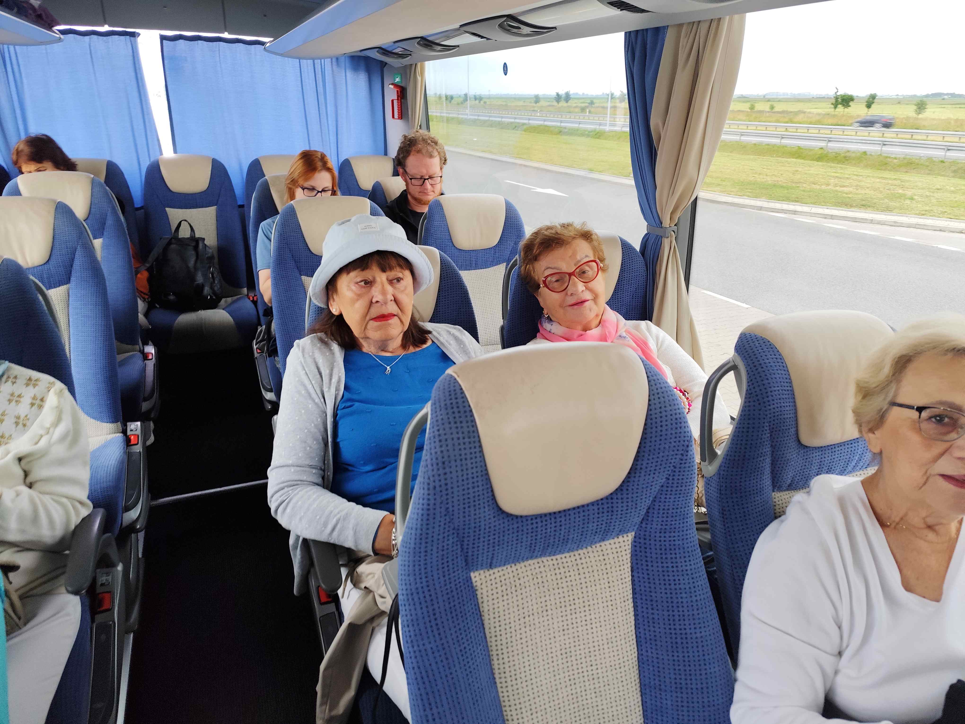 Wycieczka SNG Kanał Elblaski - w autokarze i na statku Fot. Janusz Wikowski IMG_20250712_080616