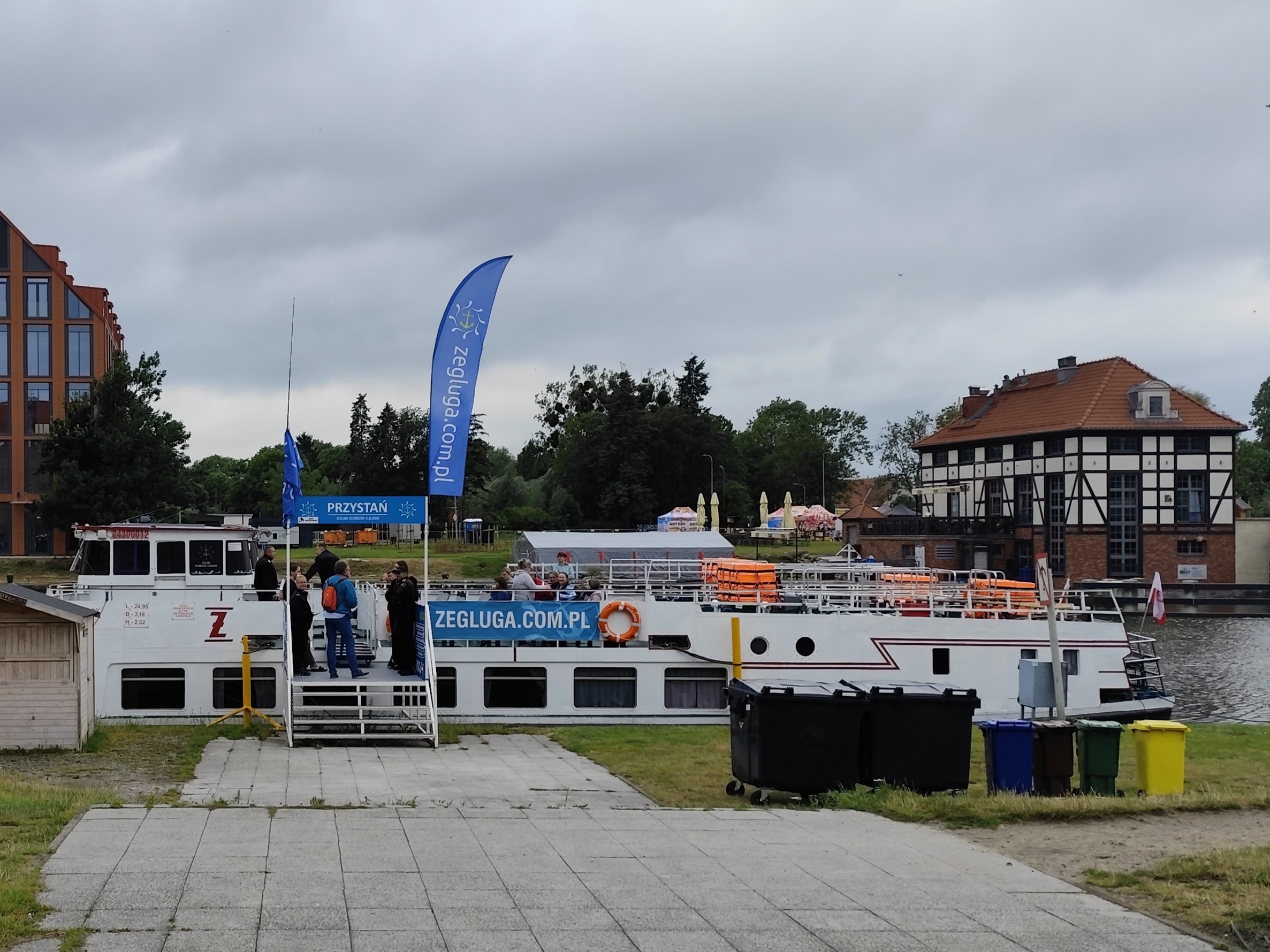 Wycieczka SNG Kanał Elblaski - w autokarze i na statku Fot. Janusz Wikowski IMG_20250712_084739