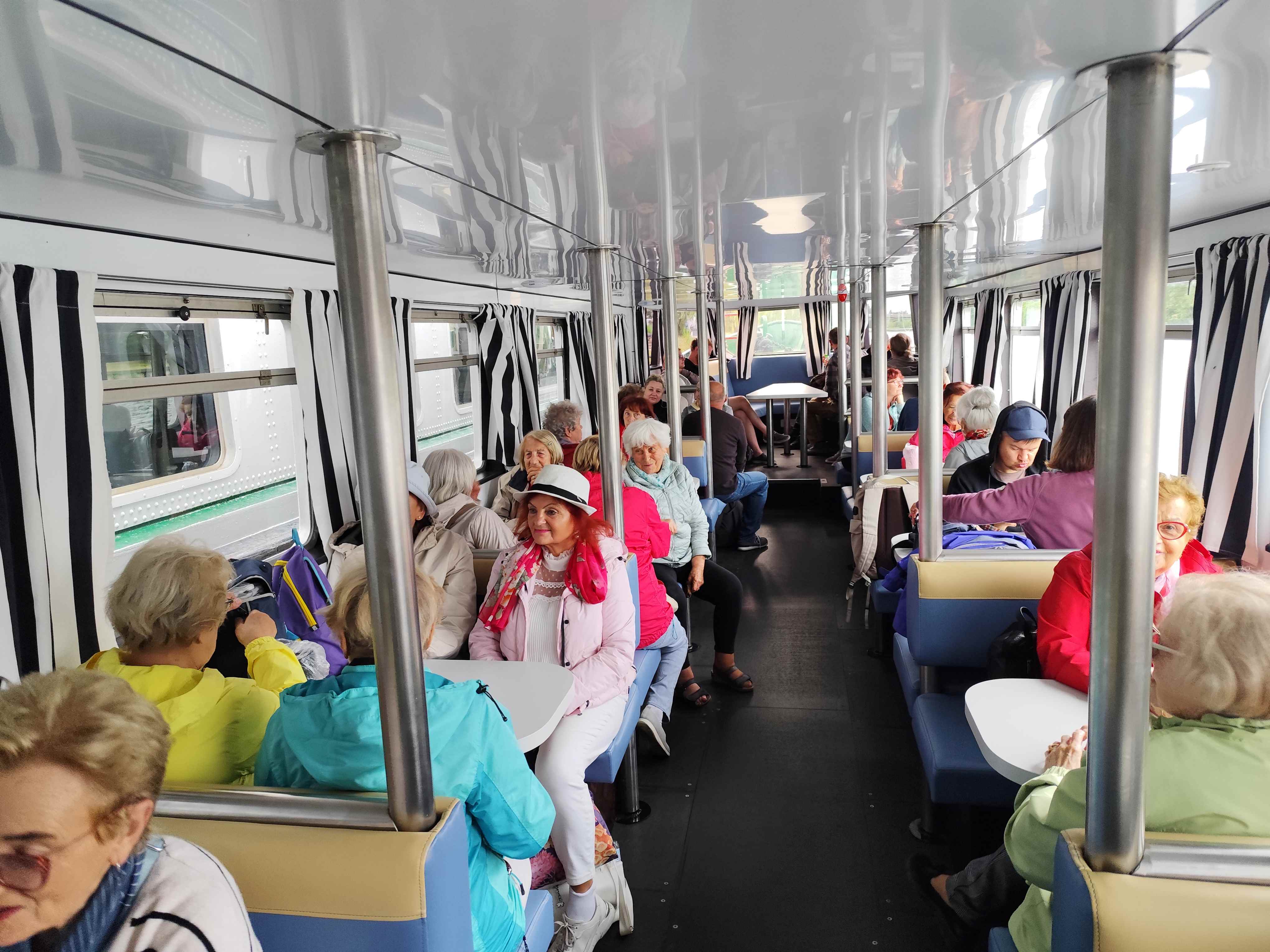 Wycieczka SNG Kanał Elblaski - w autokarze i na statku Fot. Janusz Wikowski IMG_20250712_085505