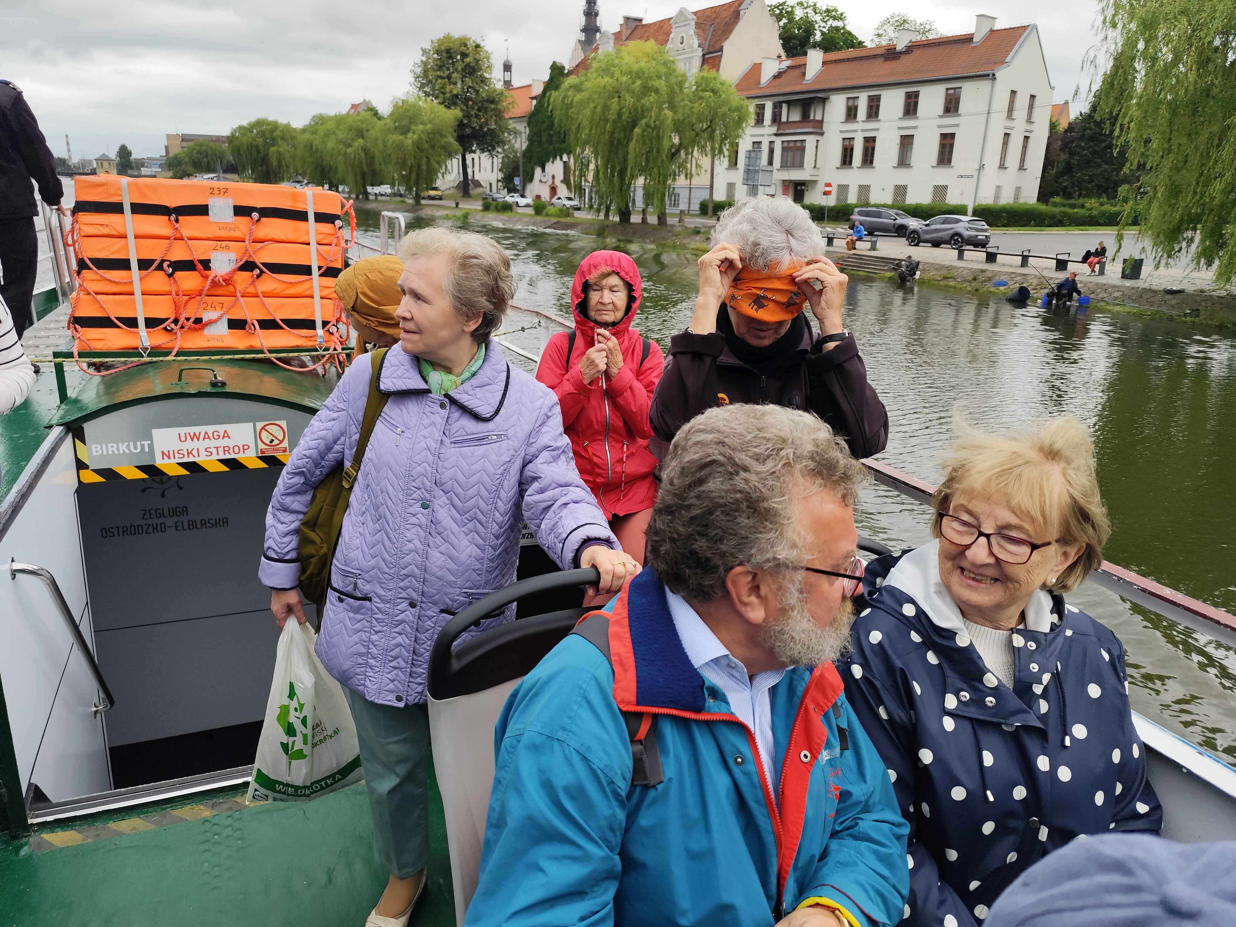 Wycieczka SNG Kanał Elblaski - w autokarze i na statku Fot. Janusz Wikowski IMG_20250712_090524