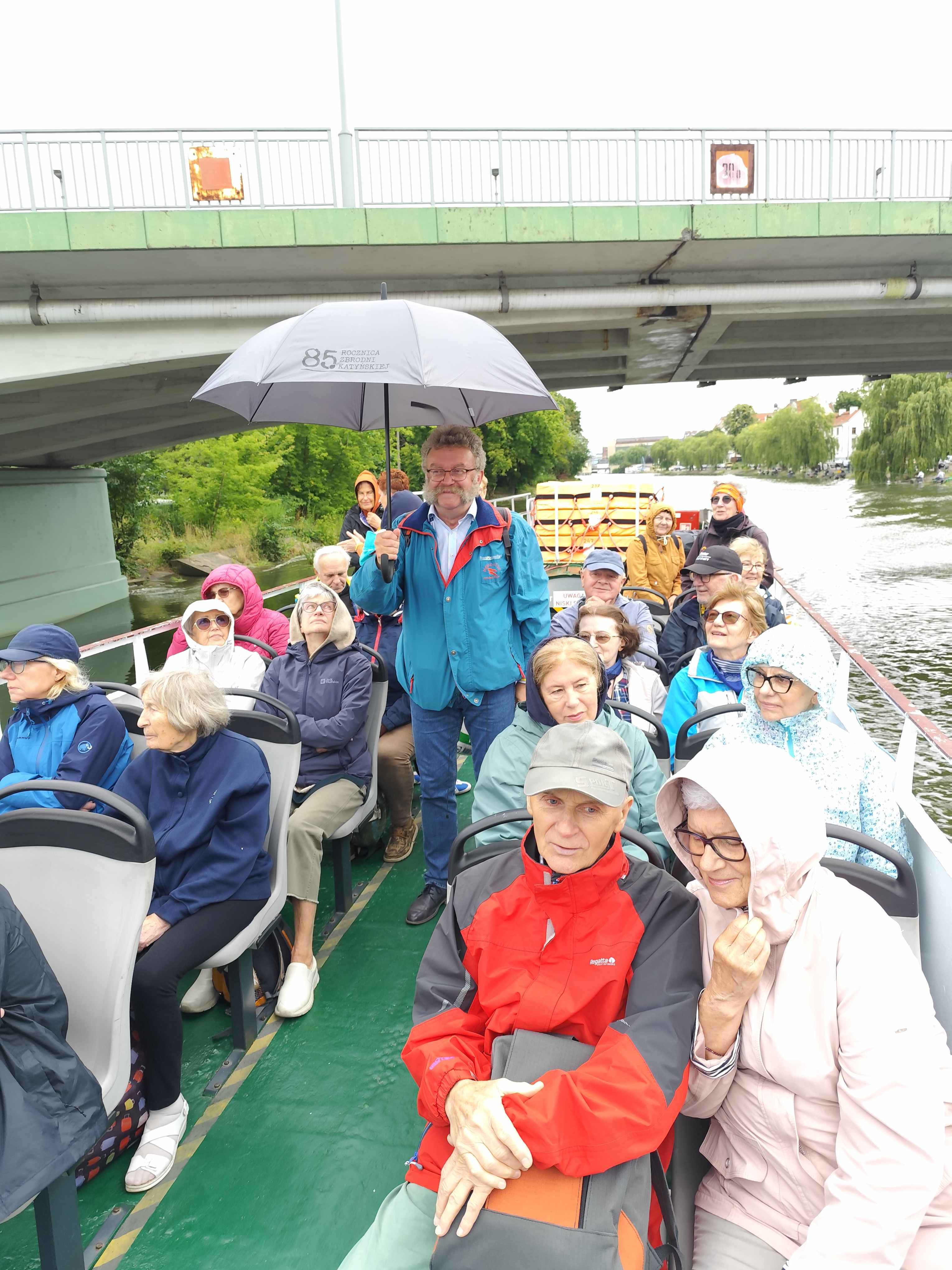 Wycieczka SNG Kanał Elblaski - w autokarze i na statku Fot. Janusz Wikowski IMG_20250712_090619