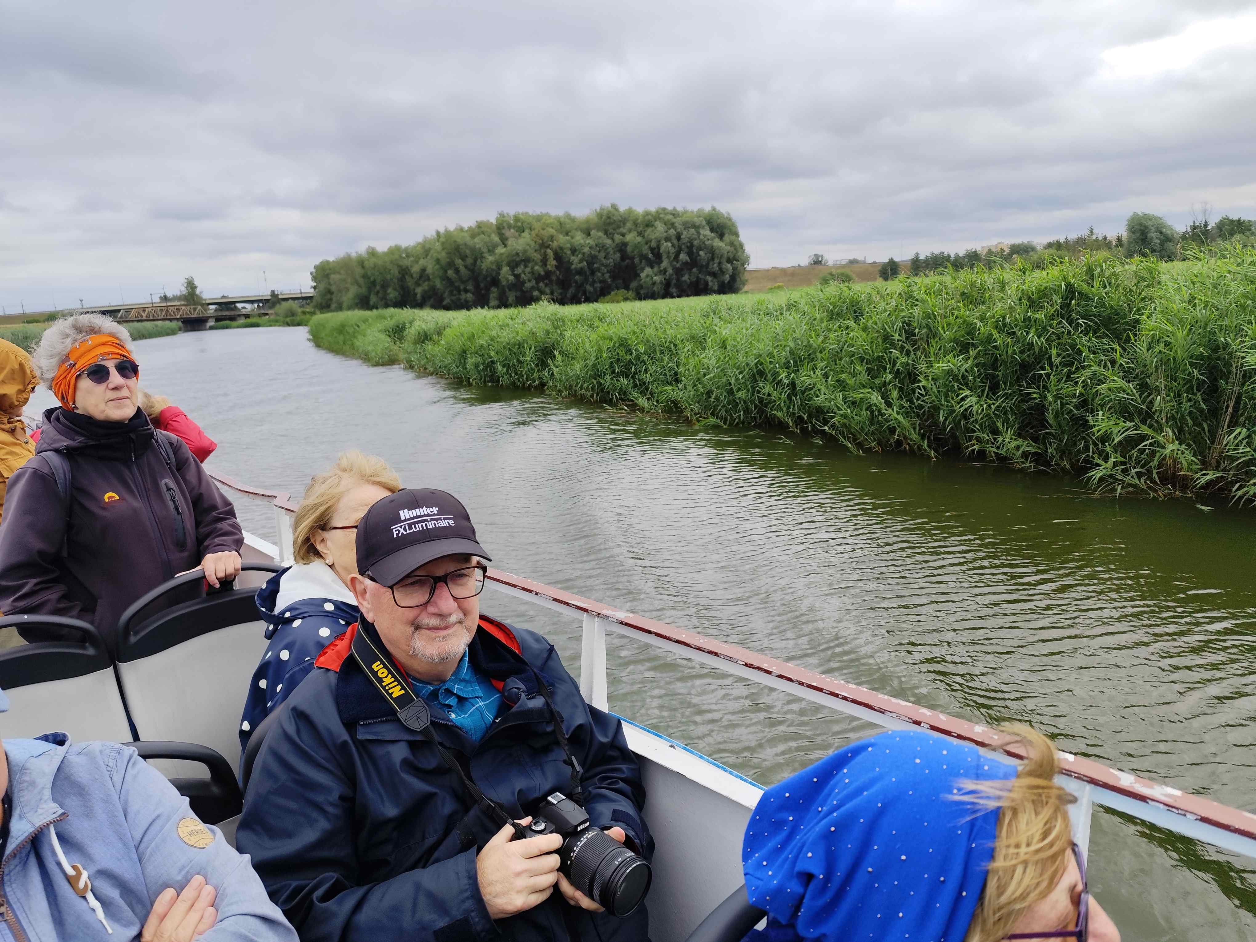 Wycieczka SNG Kanał Elblaski - w autokarze i na statku Fot. Janusz Wikowski IMG_20250712_091511