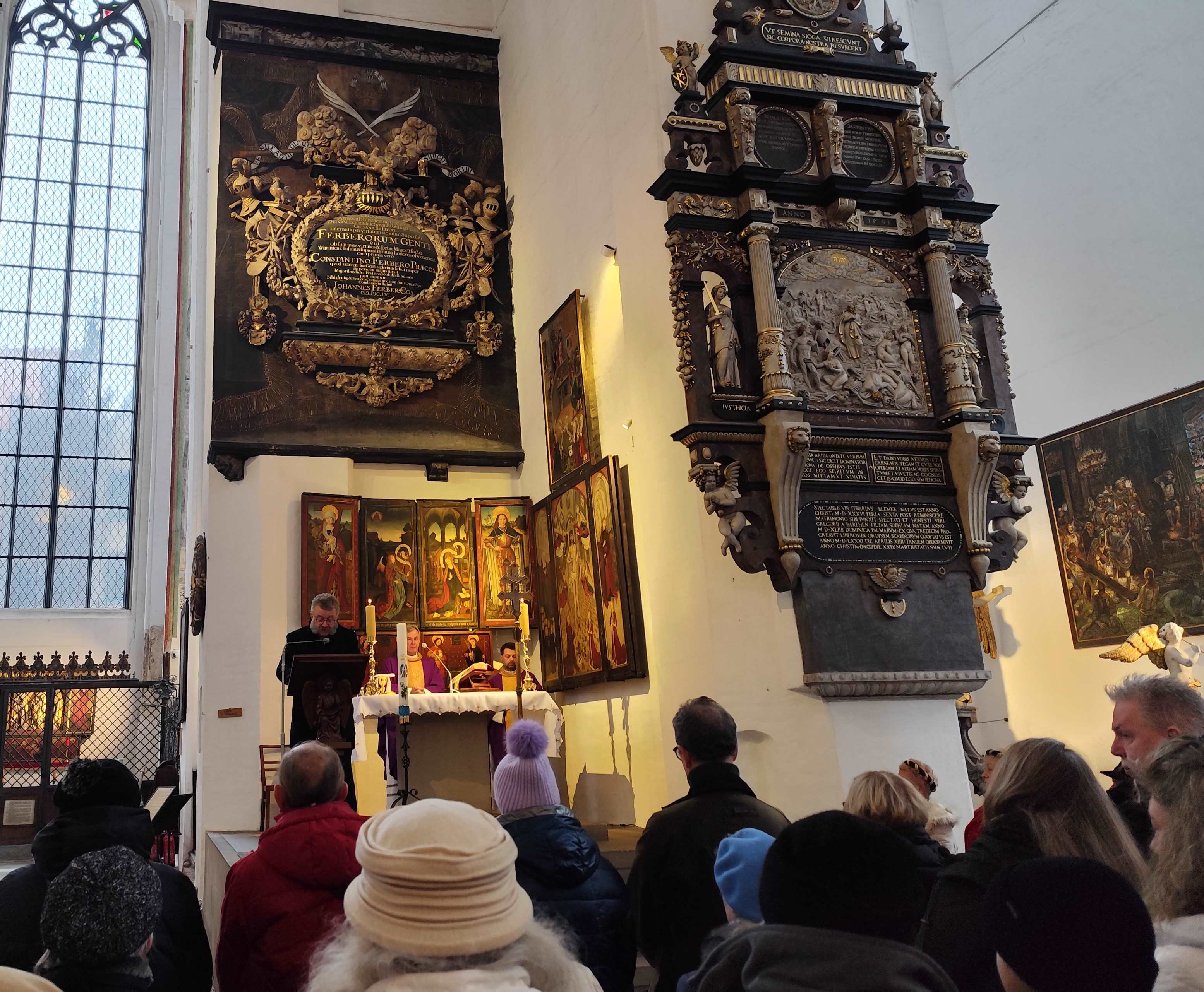 Msza w Bazylice Mariackiej w intencji zmarłych czlonków SNG Fot_Janusz Wikowski IMG_20251130_120852