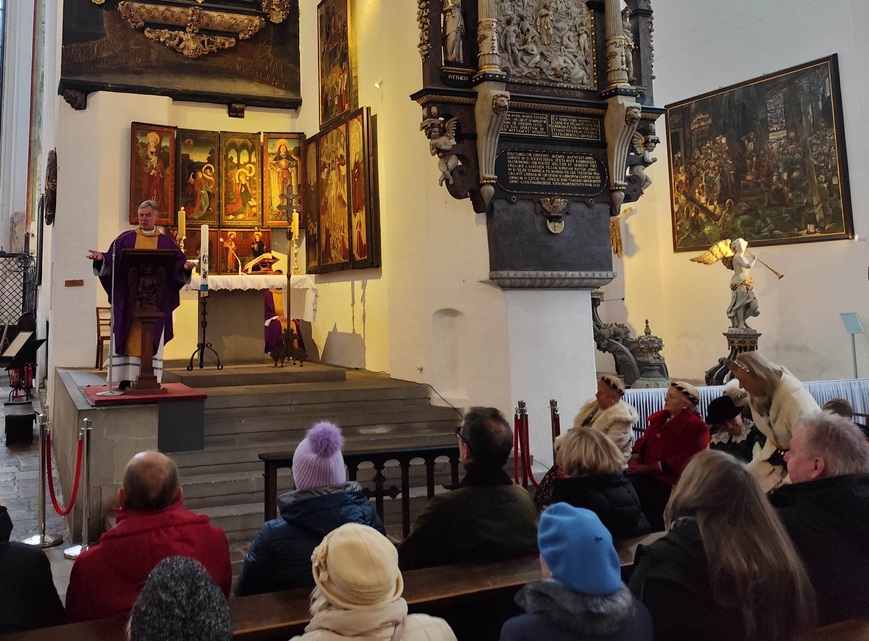 Msza w Bazylice Mariackiej w intencji zmarłych czlonków SNG Fot_Janusz Wikowski IMG_20251130_122159