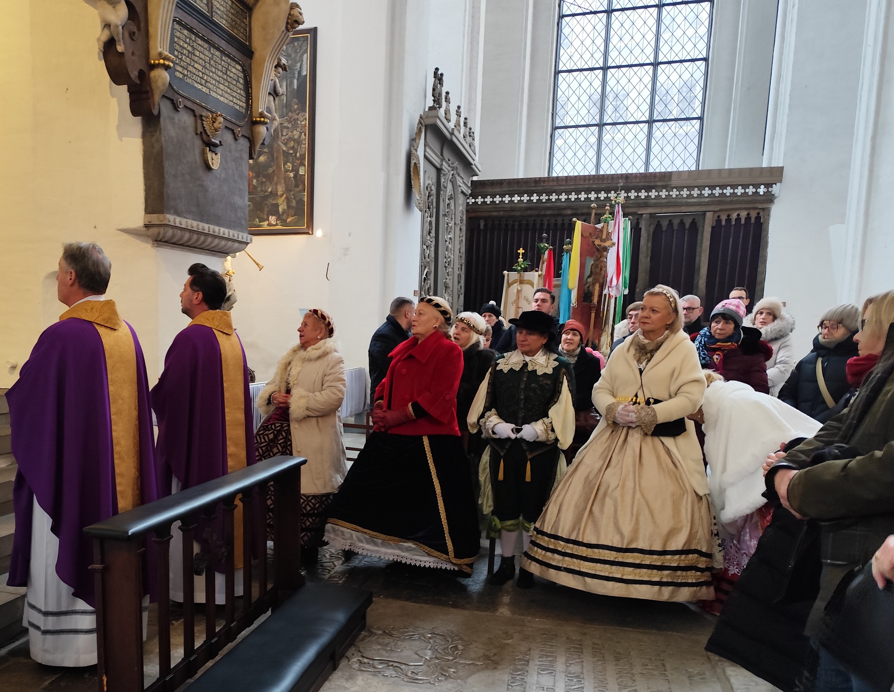 Msza w Bazylice Mariackiej w intencji zmarłych czlonków SNG Fot_Janusz Wikowski IMG_20251130_130205