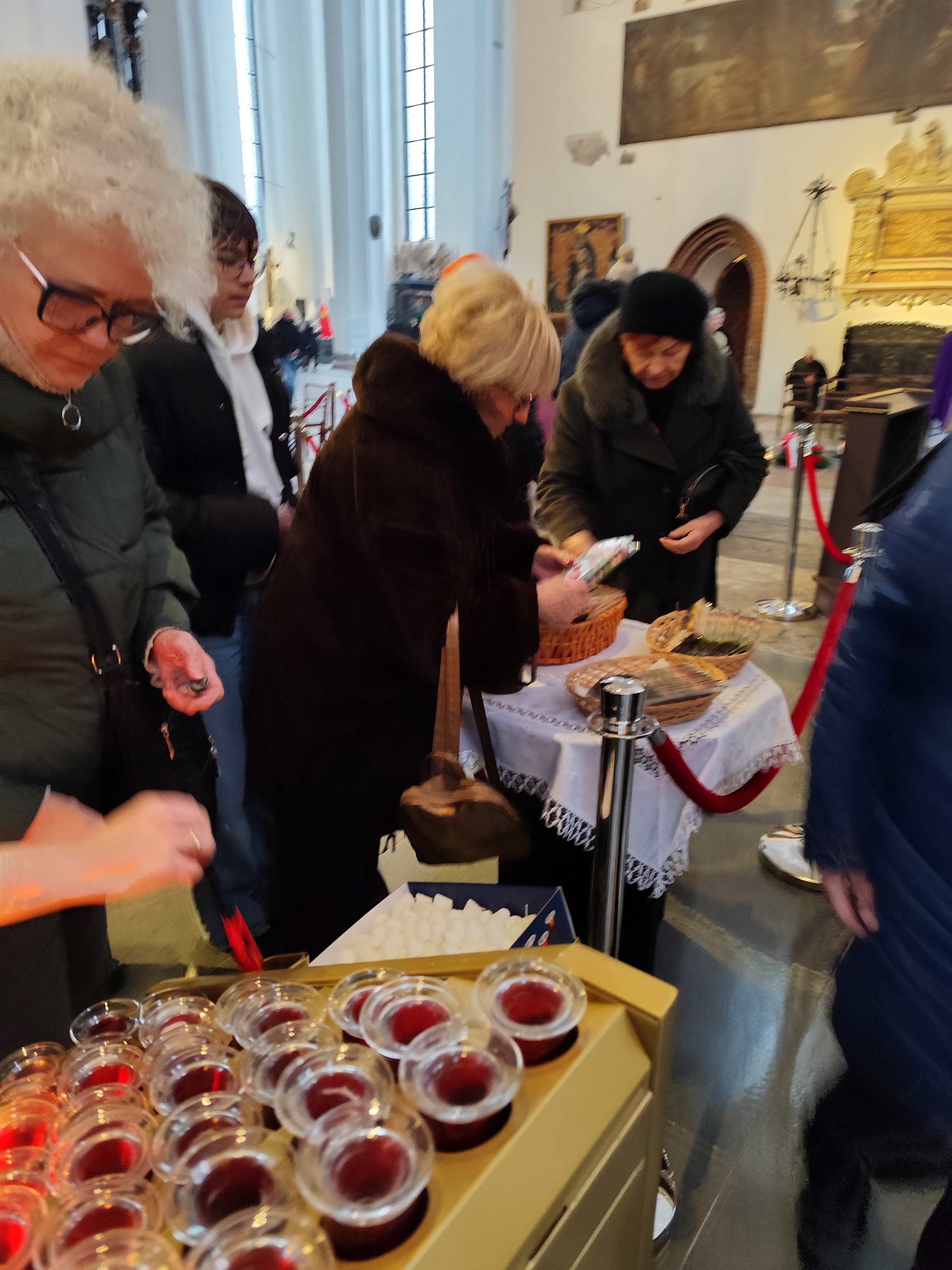 Msza w Bazylice Mariackiej w intencji zmarłych czlonków SNG Fot_Janusz Wikowski IMG_20251130_130531