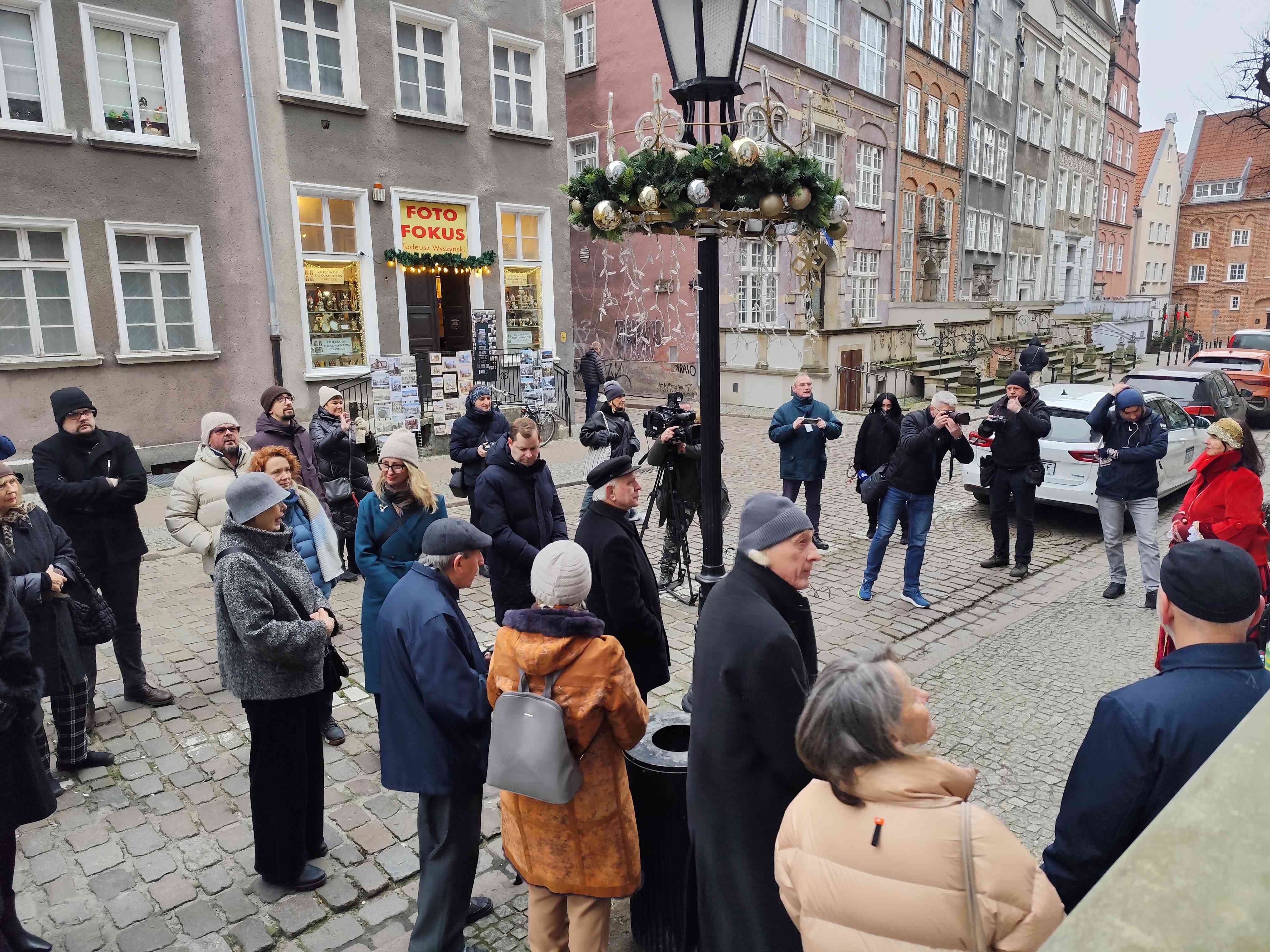 Odsloniecie tablicy prof. Duszenki Gdansk Chlebnicka fot_Janusz Wikowski I IMG_20251217_110405