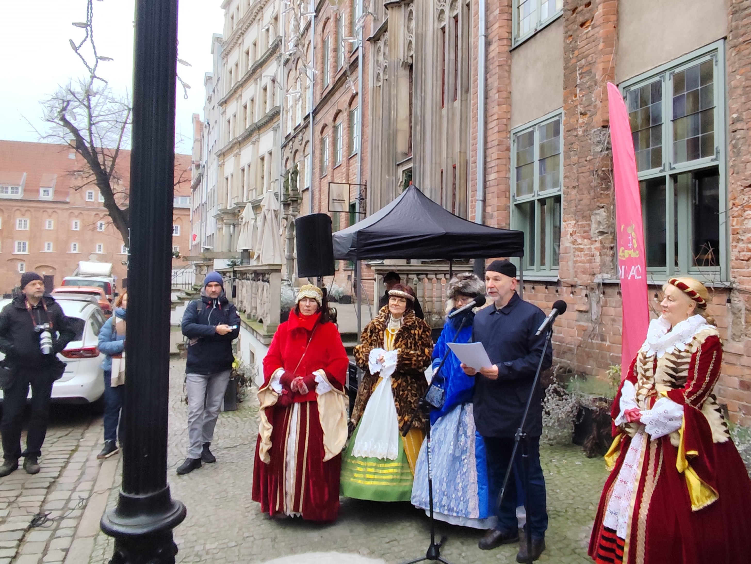 Odsloniecie tablicy prof. Duszenki Gdansk Chlebnicka fot_Janusz Wikowski I IMG_20251217_110952