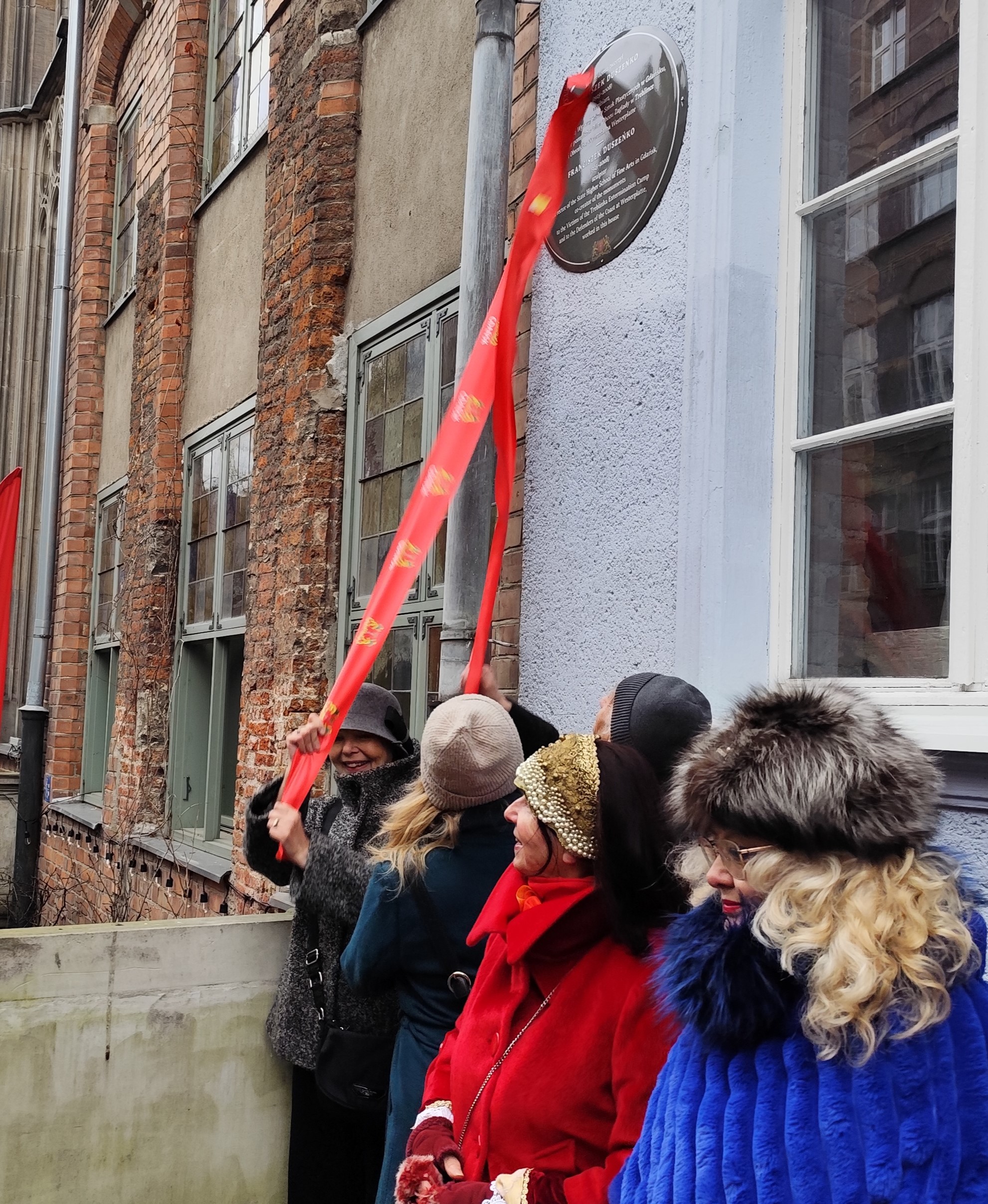 Odsloniecie tablicy prof. Duszenki Gdansk Chlebnicka fot_Janusz Wikowski I IMG_20251217_112135