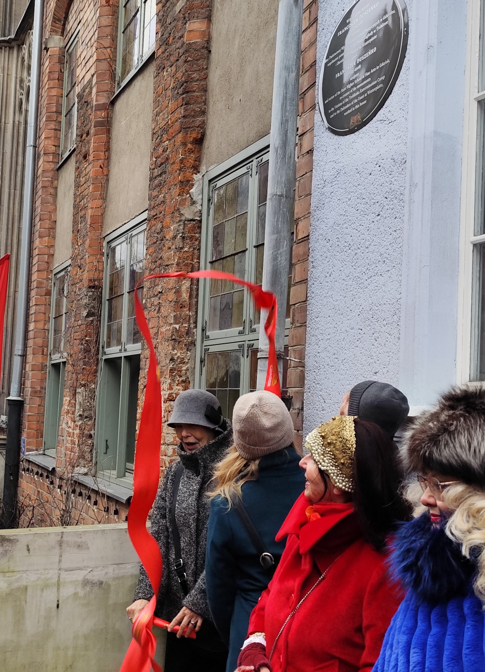 Odsloniecie tablicy prof. Duszenki Gdansk Chlebnicka fot_Janusz Wikowski I IMG_20251217_112136