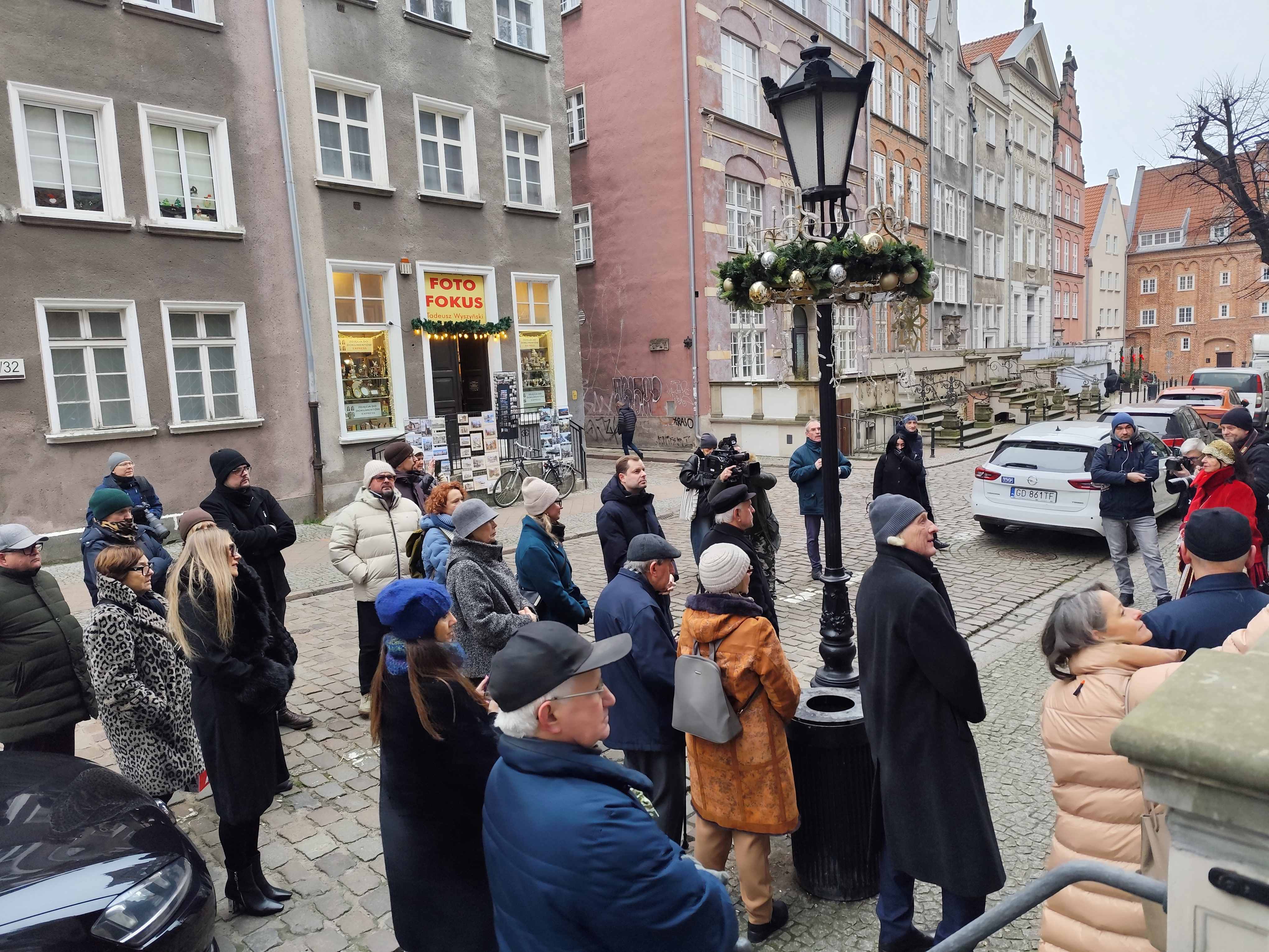 Odsloniecie tablicy prof. Duszenki Gdansk Chlebnicka fot_Janusz Wikowski IIMG_20251217_110418