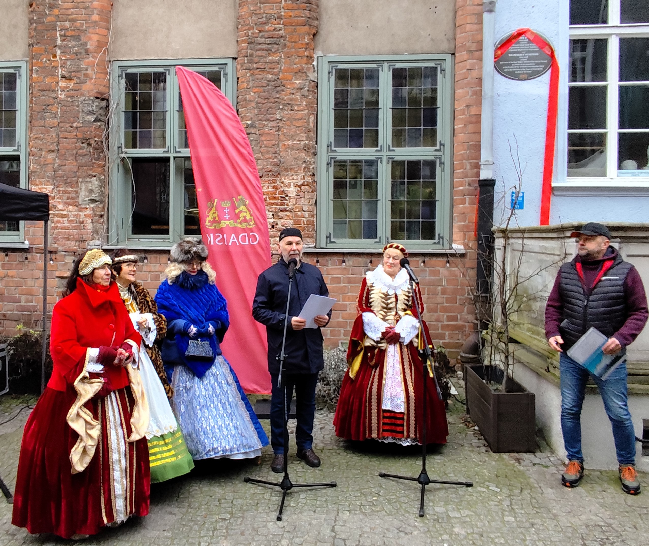 Odsloniecie tablicy prof. Duszenki Gdansk Chlebnicka fot_Janusz Wikowski IIMG_20251217_110748