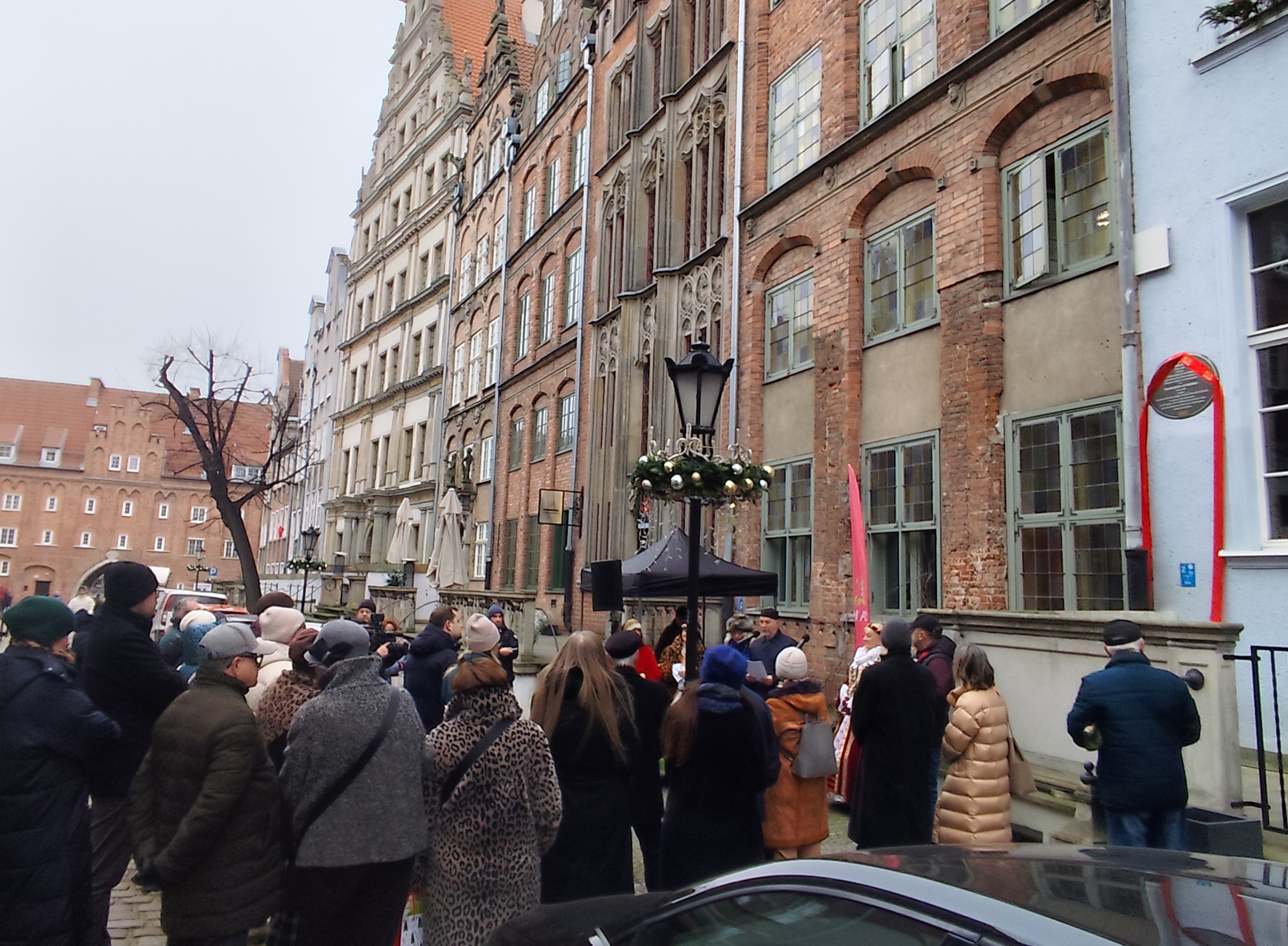 Odsloniecie tablicy prof. Duszenki Gdansk Chlebnicka fot_Janusz Wikowski IIMG_20251217_110838