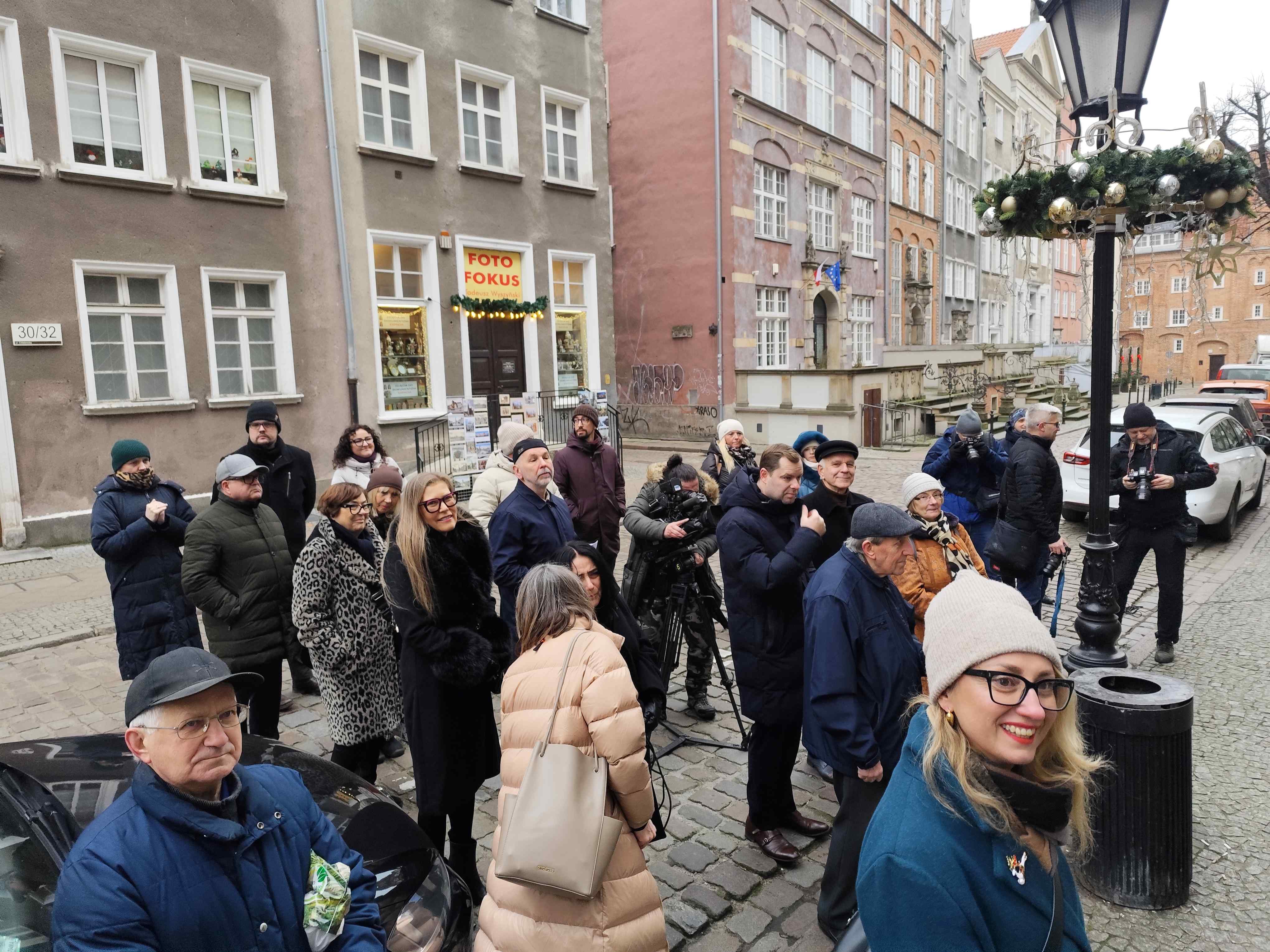Odsloniecie tablicy prof. Duszenki Gdansk Chlebnicka fot_Janusz Wikowski IIMG_20251217_112304