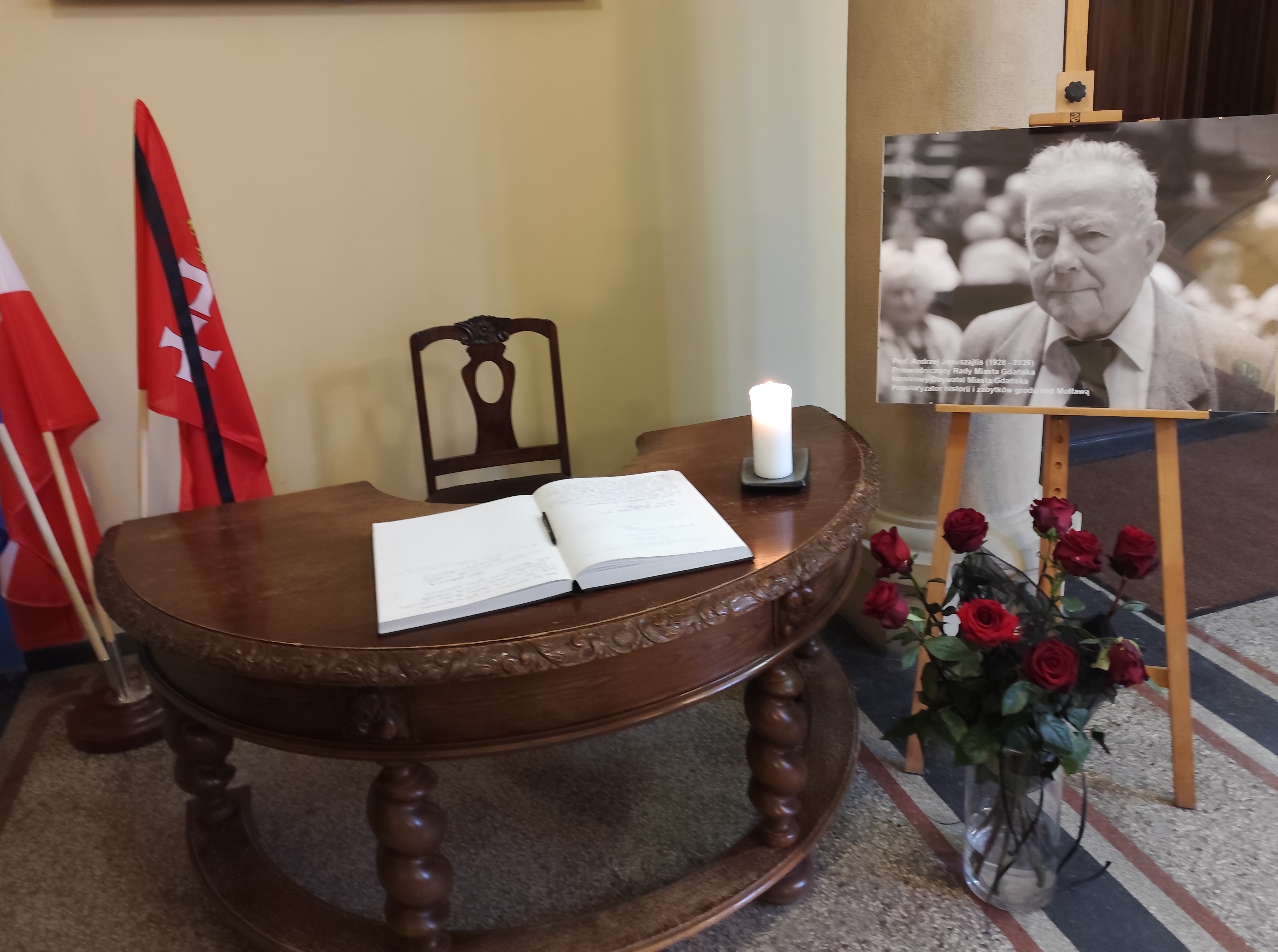 JANUSZAJTIS Księga kondolencyjna fot. Janusz Wikowski IMG_20260125_084936