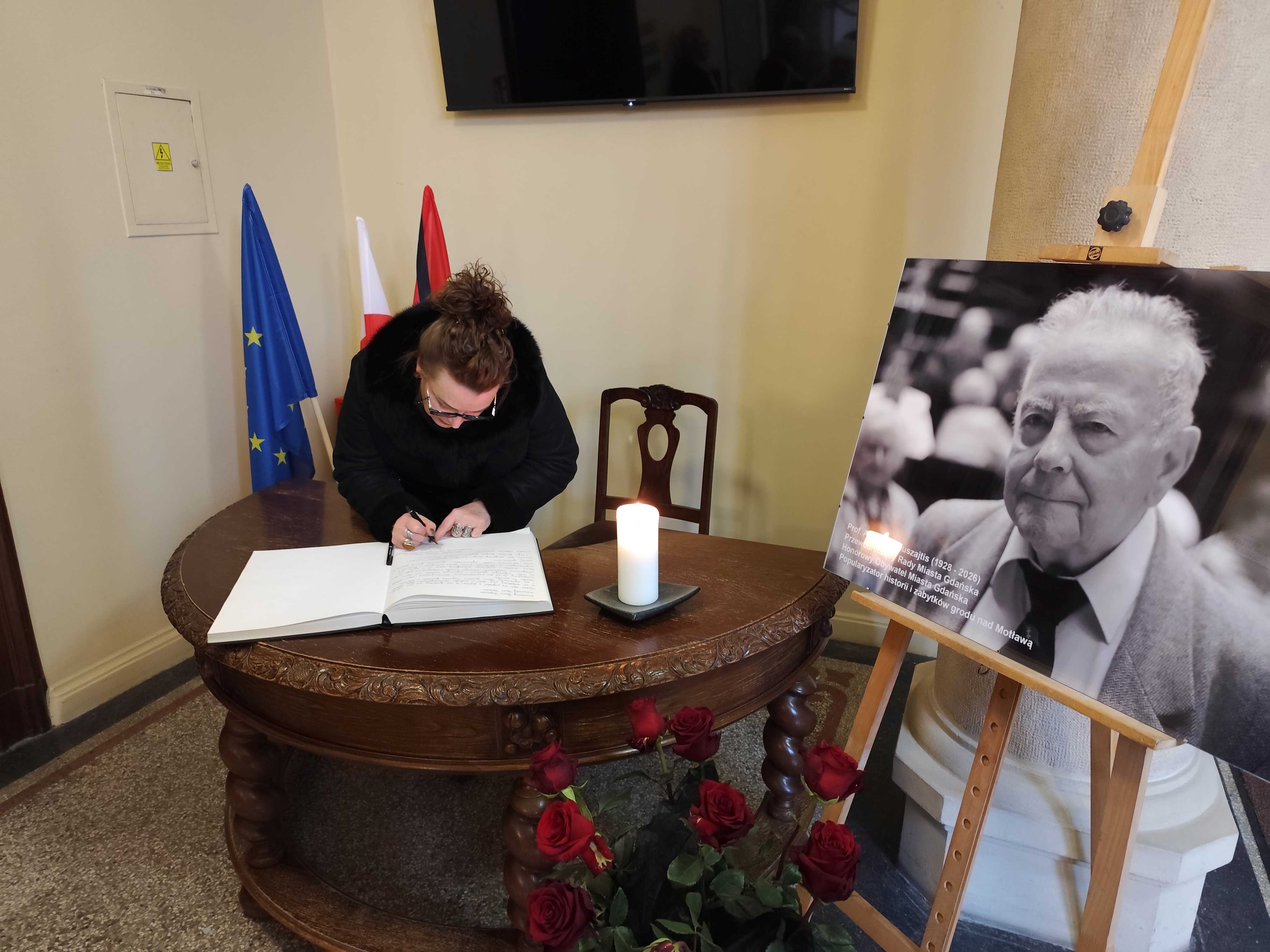 JANUSZAJTIS Księga kondolencyjna fot. Janusz Wikowski IMG_20260125_091134