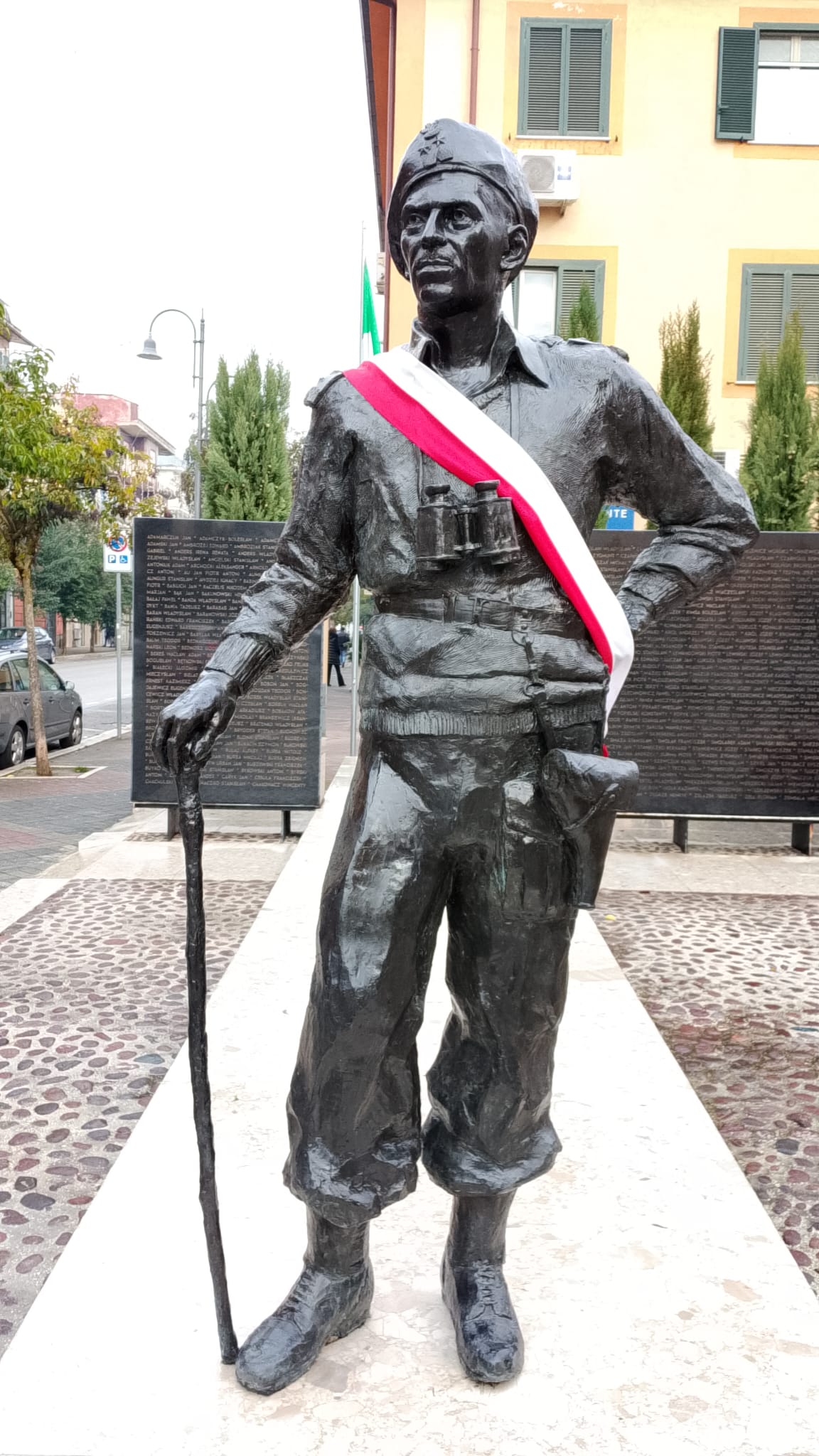 Pomnik gen Andersa w Monte Cassino fot. Andrzej Siewruk